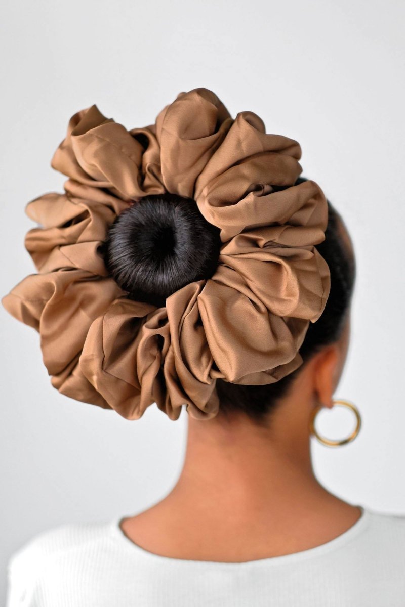 XXL Volumizing Scrunchie in Light Brown (23cm)